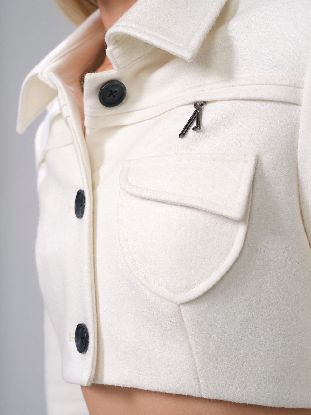 Cropped wool-mixed trench top (Cream)